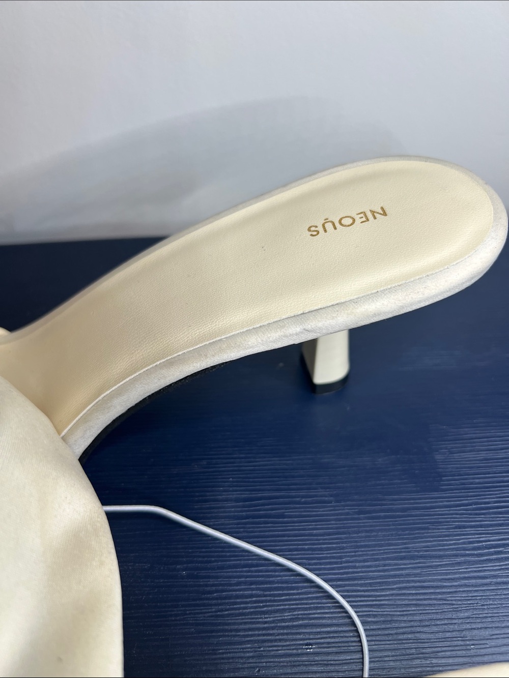 Neous Satin Knot Mule Heels in Cream Size 39 - Picture 13 of 17